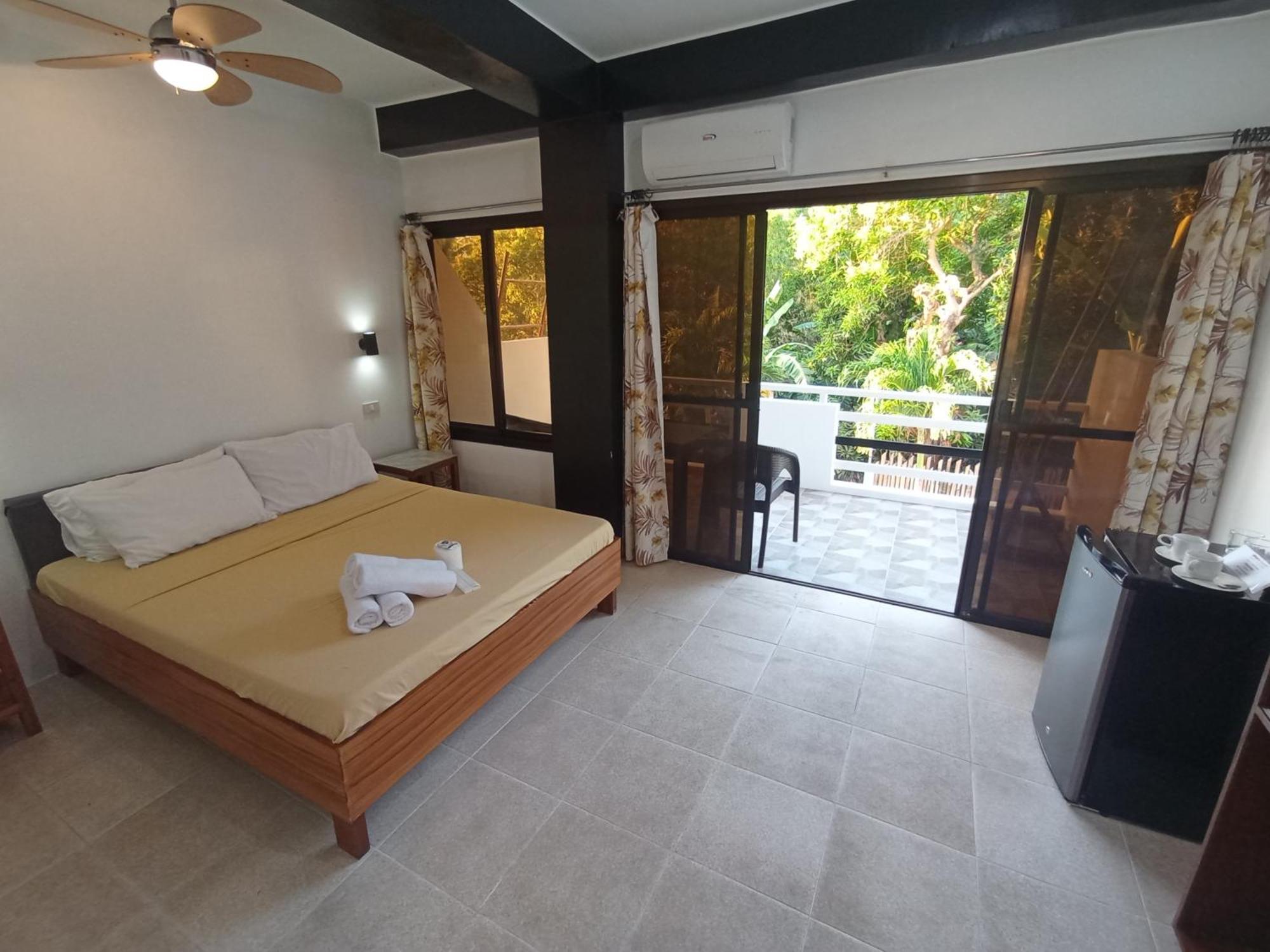 Jalyn'S Resort Sabang Puerto Galera Esterno foto